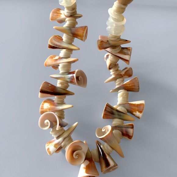Vintage Shell Cone Wooden Bead Necklace - Picture 2 of 5